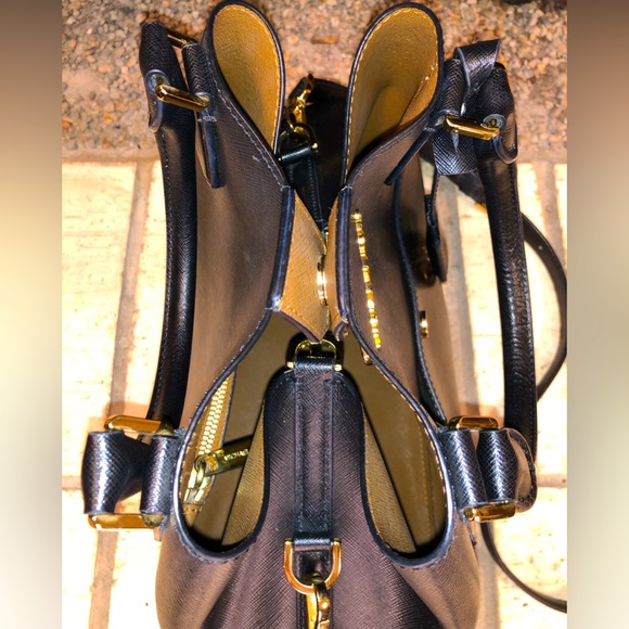 💥Moving to @the_bag_guy💥Michael Kors - Greenwich Large Saffiano Leather Tote - Picture 7 of 15